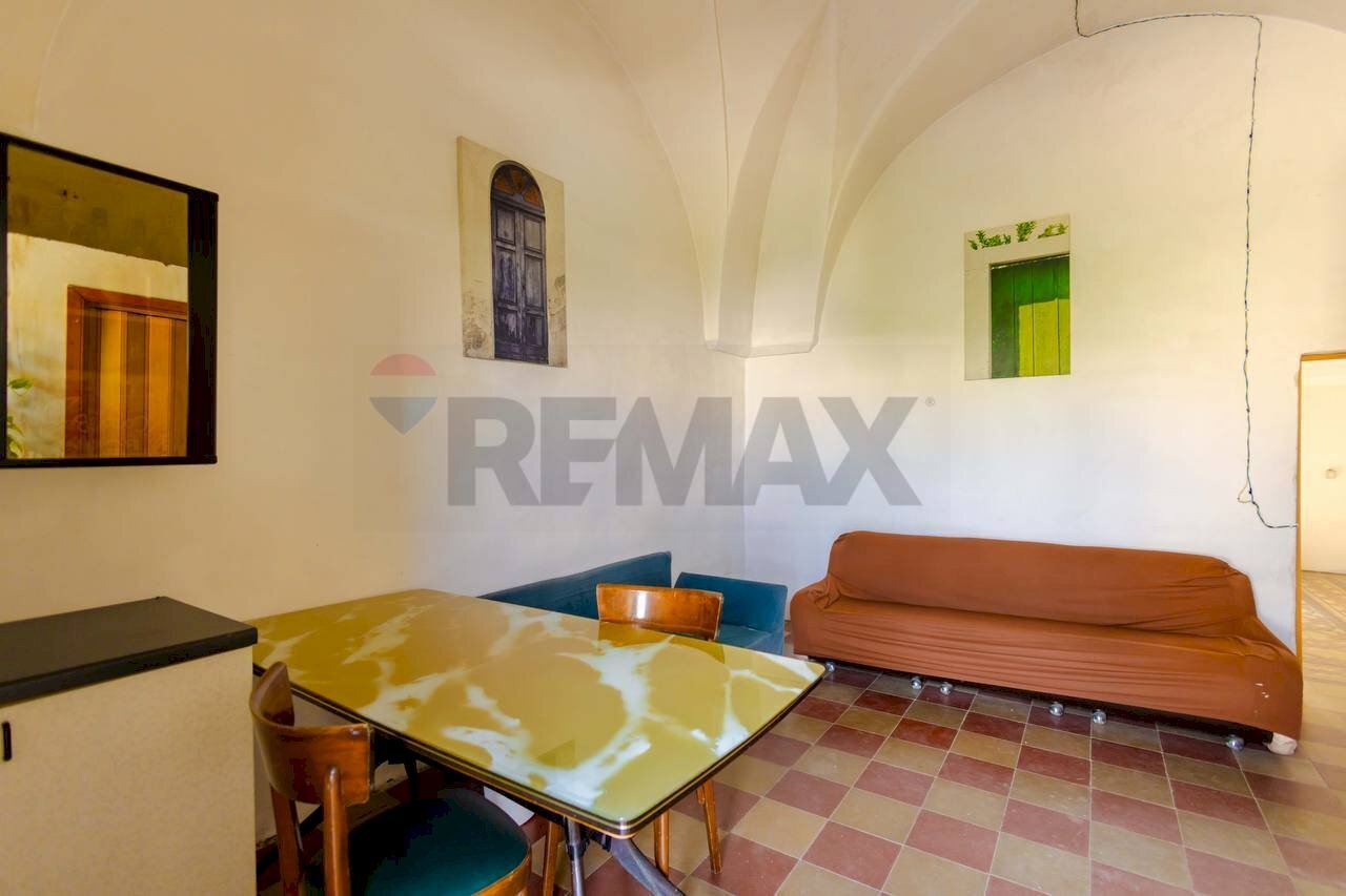 Sala da pranzo - Villa Via Salita Lucarelli
 
65, Crispiano - photo 3
