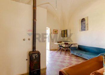 Sala da pranzo - Villa Via Salita Lucarelli
 
65, Crispiano - photo 2