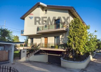 Casa all\'aperto - Casa indipendente VIALE MATRINO
 
222, Città Sant'Angelo - foto 1