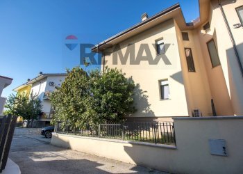 Casa all\'aperto - Casa indipendente VIALE MATRINO
 
222, Città Sant'Angelo - foto 50