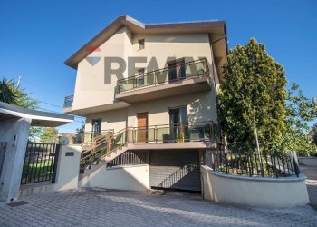 Casa all\'aperto - Casa indipendente VIALE MATRINO
 
222, Città Sant'Angelo - foto 55