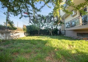 Giardino - Casa indipendente VIALE MATRINO
 
222, Città Sant'Angelo - foto 60