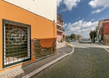 Foto 3 - Negozio Via Catilina
 
1, Ardea - foto 3