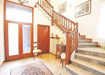 scala interna - Villa via santa lucia, Bergamo - photo 12