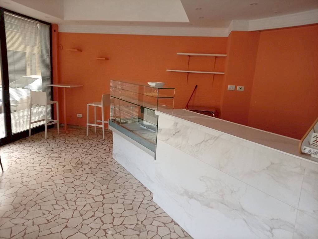 Stanza non arredata - Negozio via Jacopo Berengario, Carpi - foto 2