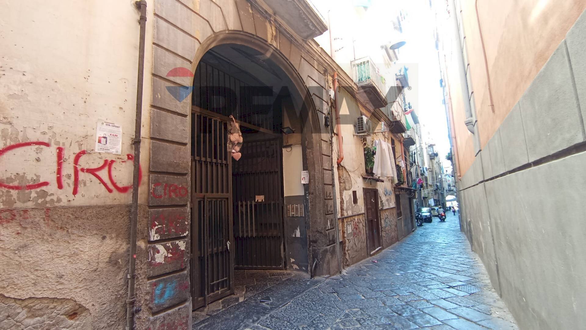 Edificio all\'aperto - Locale Commerciale Vico Sedil Capuano
 
10, Napoli - foto 1