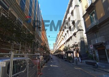 Edificio all\'aperto - Locale Commerciale Vico Sedil Capuano
10, Napoli - foto 19