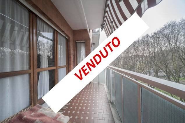 Balcone - Appartamento via Pallanza, 38, Torino (zona Vanchiglietta) - foto 1