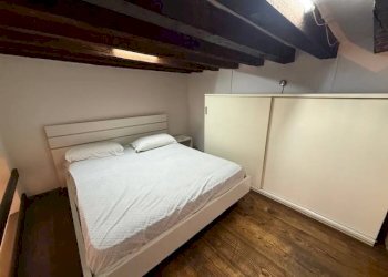 Camera da letto - Three-room apartment via Bartolomeo Carandini, Modena (neighborhood Centro Storico) - photo 8