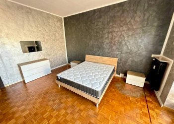 Camera da letto - Bilocale via Città di Alba, Pinerolo - foto 8
