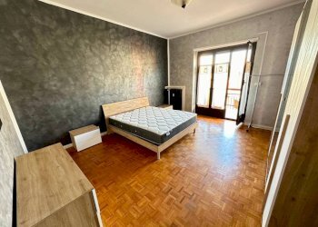 Camera da letto - Bilocale via Città di Alba, Pinerolo - foto 10