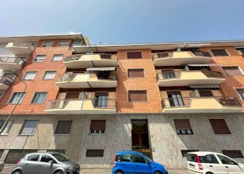 Facciata - Bilocale via Città di Alba, Pinerolo - foto 17