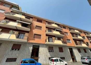 Facciata - Bilocale via Città di Alba, Pinerolo - foto 18