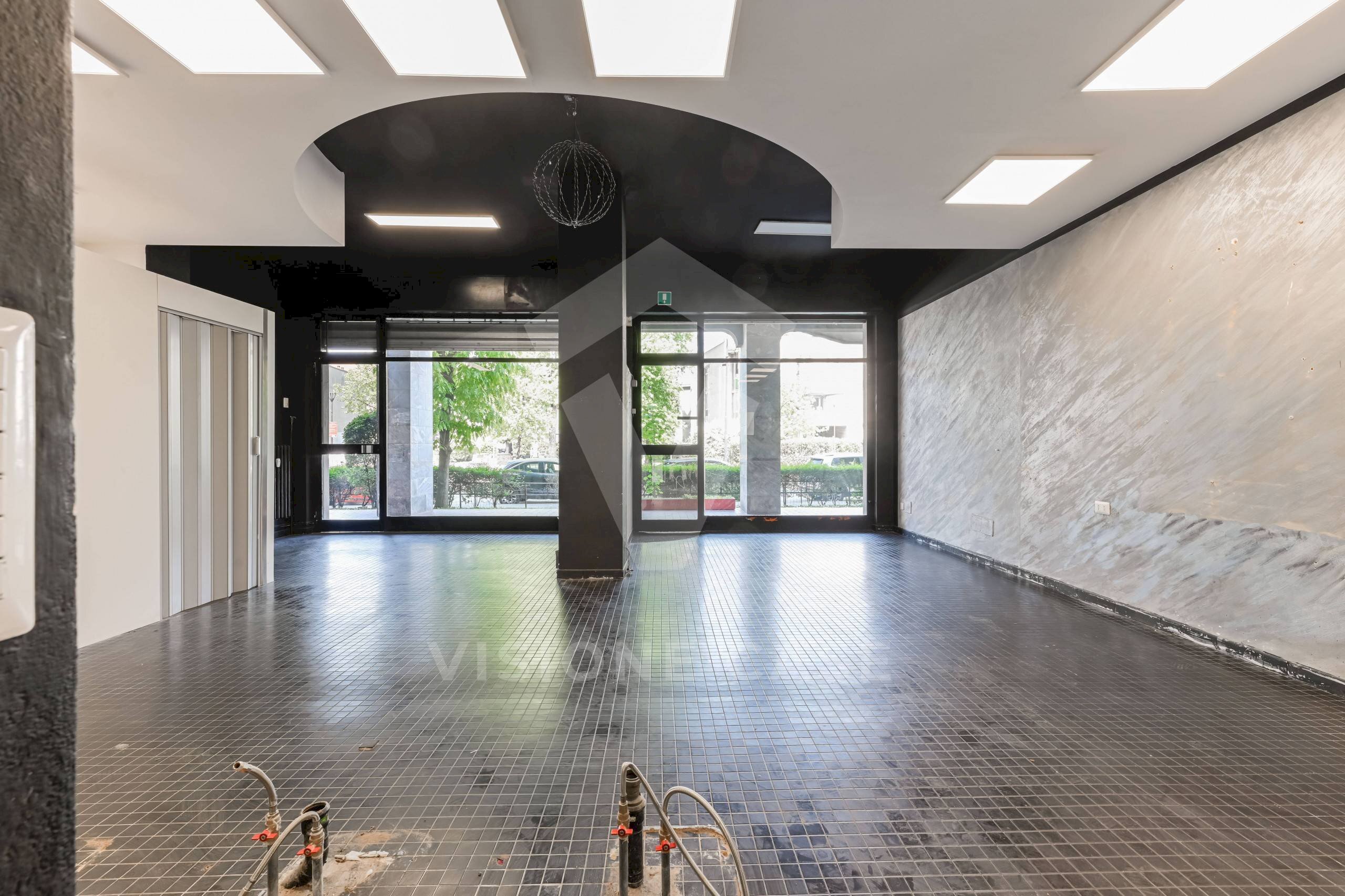 Foto 1 - Commercial Premises Via Quasimodo
 
2-4, Opera - photo 1