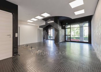 Foto 2 - Commercial Premises Via Quasimodo
 
2-4, Opera - photo 2