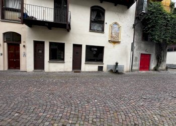 Facciata - Attività Commerciale via Alba, 22, Cuneo (zona Centro) - foto 1
