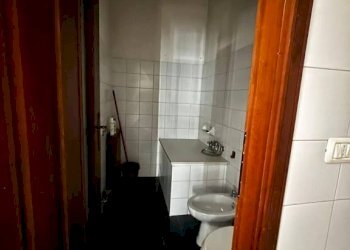 Bagno - Attività Commerciale via Alba, 22, Cuneo (zona Centro) - foto 11