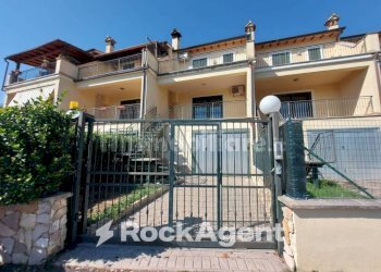 Facciata - Villa a Schiera Vocabolo Rio Pertica, Forano - foto 1
