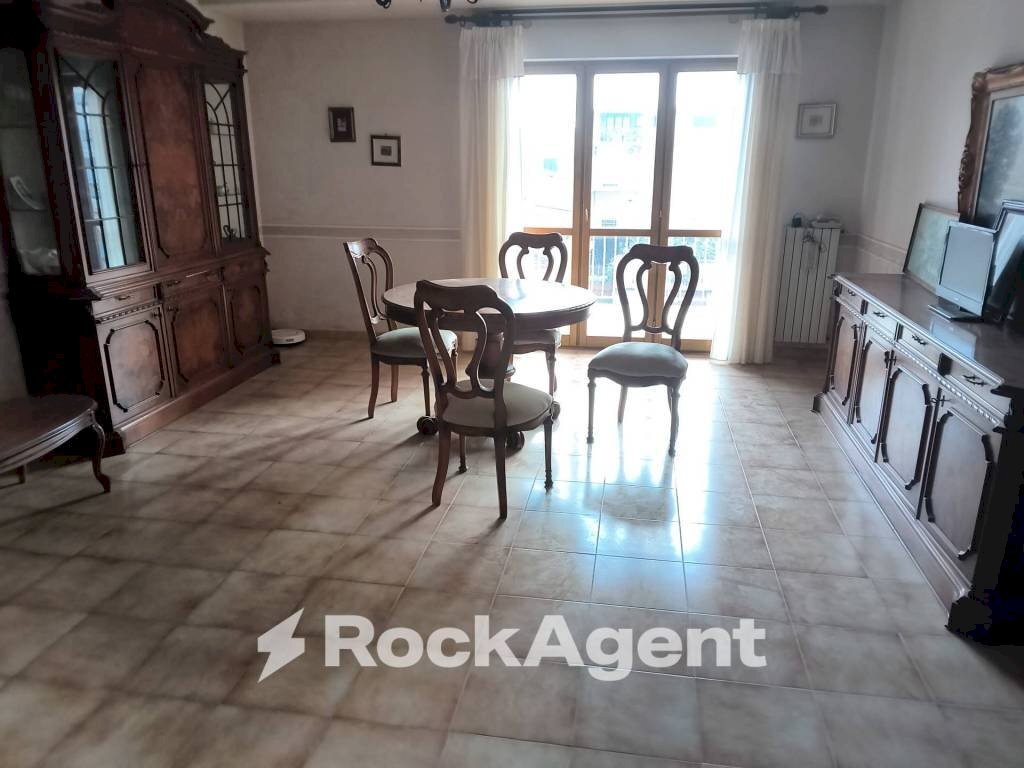Salone - Appartamento via Agesidamo, Locri - foto 1
