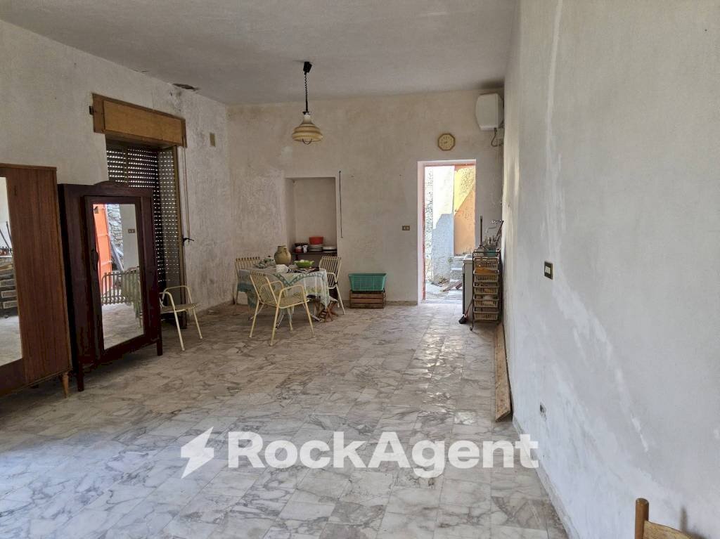 Salone - Casa indipendente vico Mancini, Gioiosa Ionica - foto 3