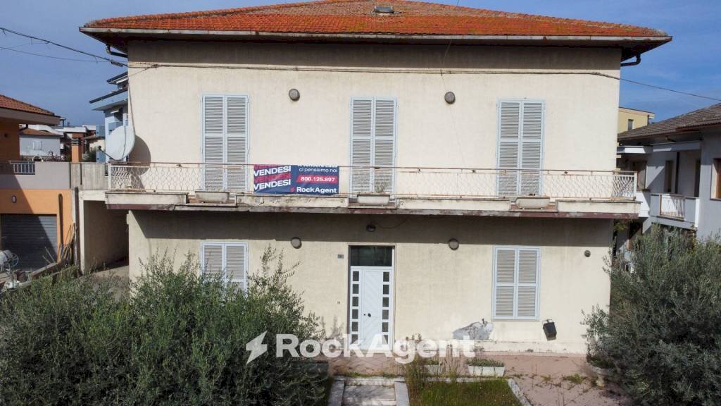 Facciata - Casa indipendente via Luigi Migliori, 76, Giulianova - foto 2