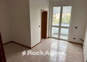 Stanza non arredata - Four-room apartment via del Villino, Alanno - photo 10
