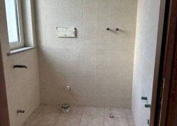 Bagno - Four-room apartment via del Villino, Alanno - photo 11