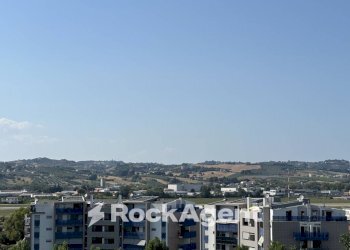 Vista - Two-room apartment viale Sandro Pertini, 6, San Giovanni Teatino - photo 2