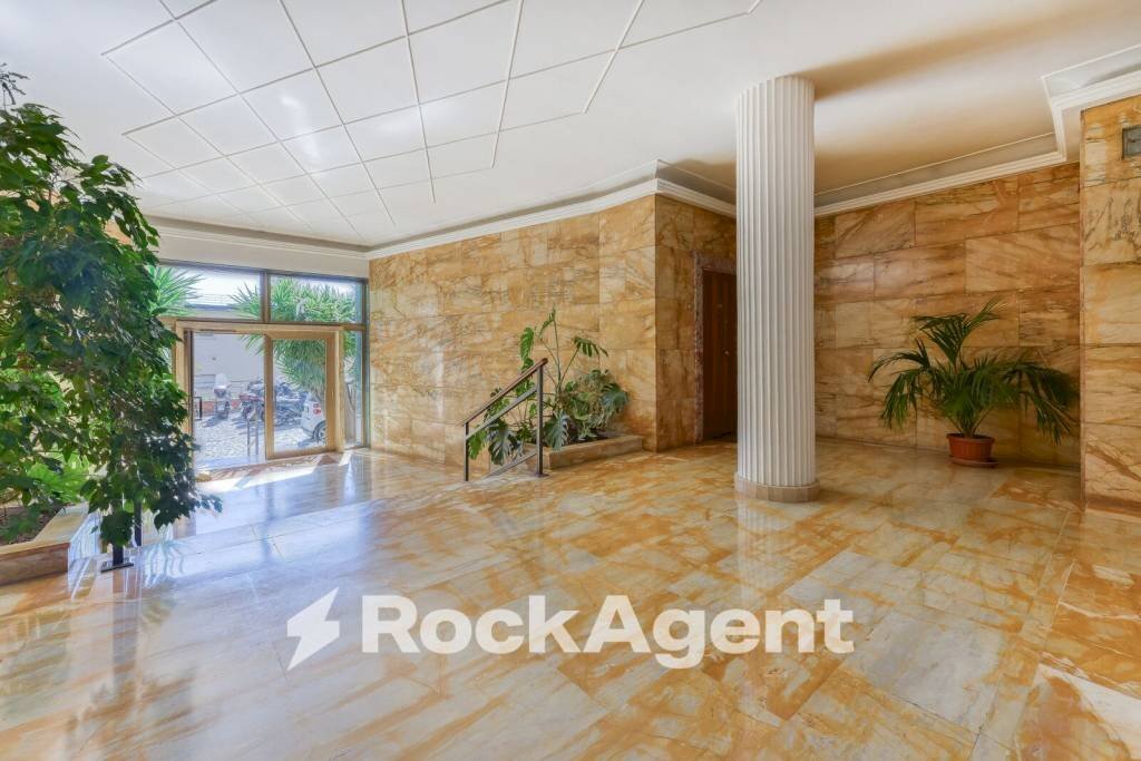 Interno palazzo - Appartamento via Francesco Petrarca, Napoli (zona Posillipo) - foto 1