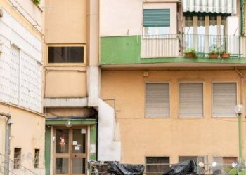 Facciata - Quadrilocale viale di Augusto, 62, Napoli (zona Fuorigrotta) - foto 20