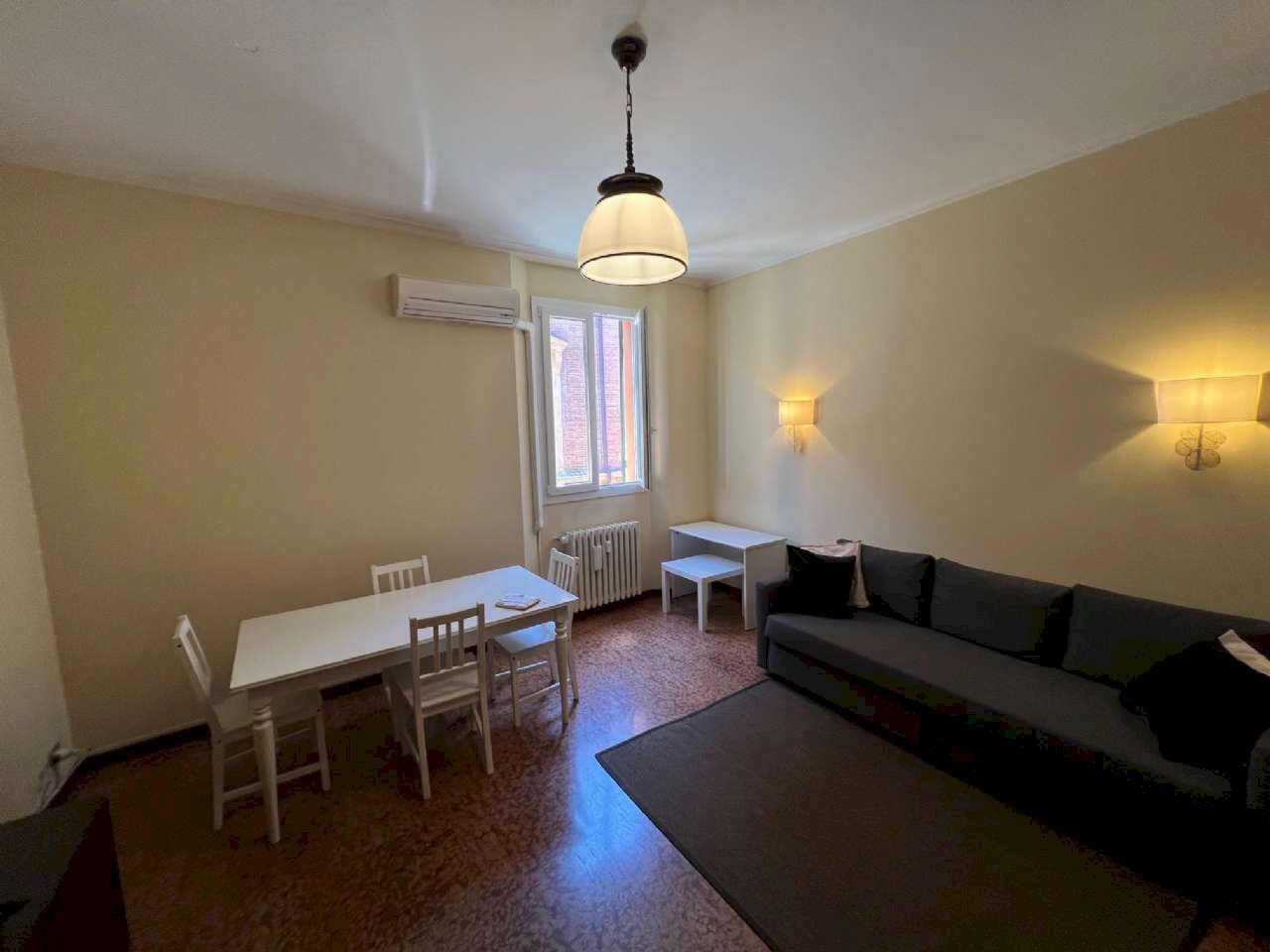 soggiorno - Bilocale via Donzelle, Bologna (zona Centro Storico) - foto 2