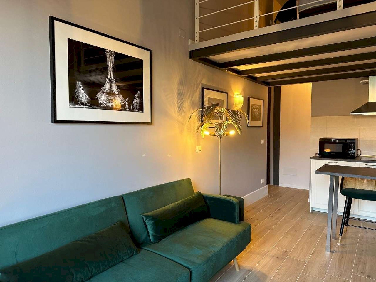 soggiorno - Bilocale via Santo Stefano, Bologna (zona Centro Storico) - foto 2