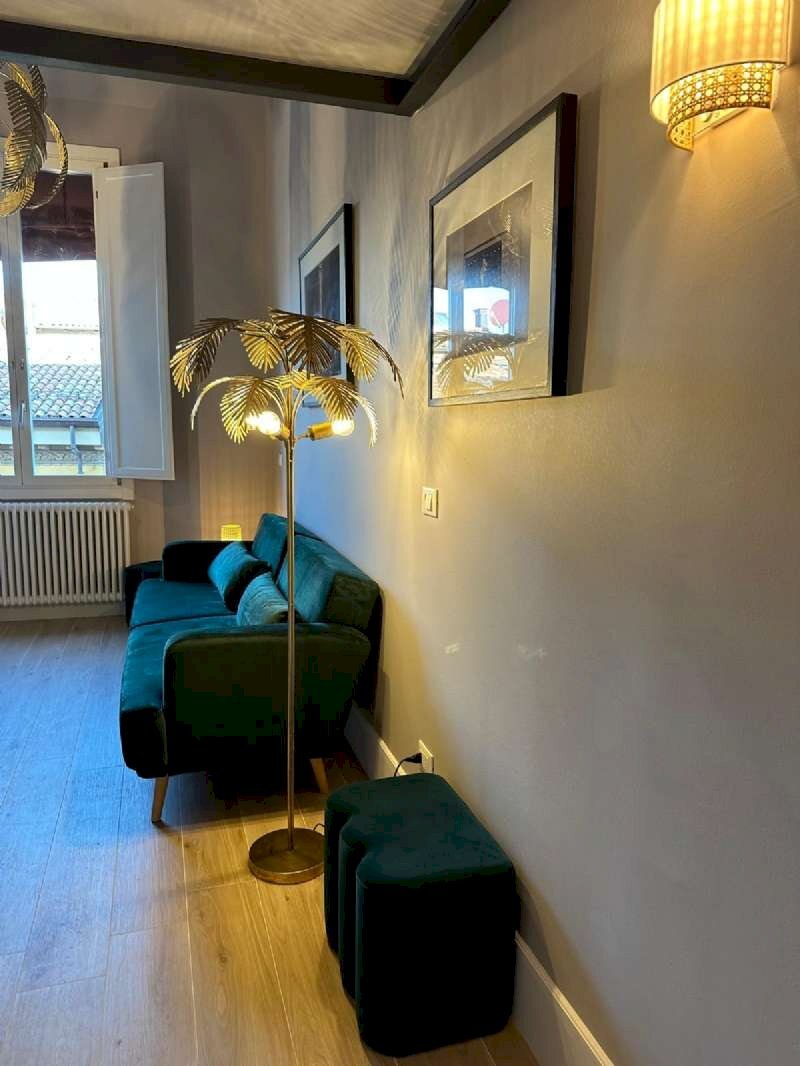 soggiorno - Bilocale via Santo Stefano, Bologna (zona Centro Storico) - foto 3