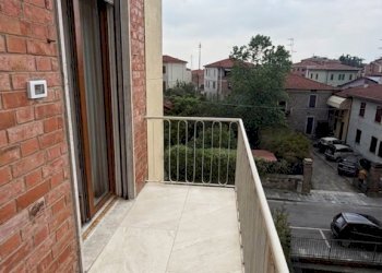balcone lato giorno.png - Apartment Via Vittorio Veneto 44, Collecchio - photo 13