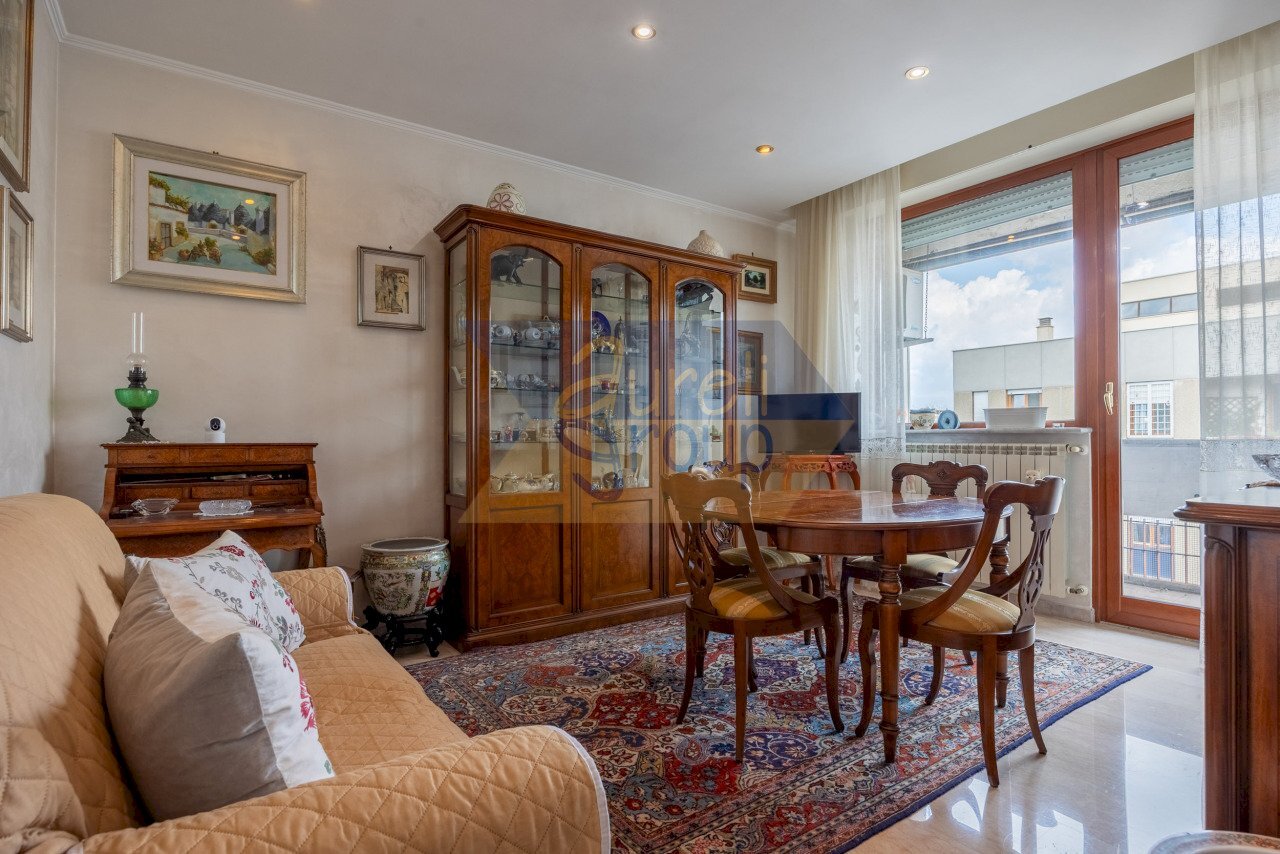 Soggiorno - Three-room apartment Via Guido Zanobini, Roma - photo 1