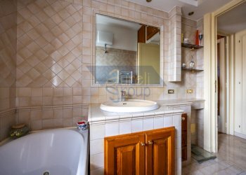 Bagno - Three-room apartment Via Guido Zanobini, Roma - photo 23