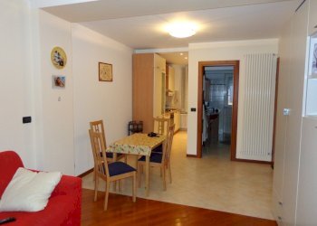 sala su cucina.jpg - Four-room apartment Vico del Granaio 2, Genova (neighborhood Voltri) - photo 2