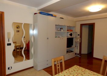 sala2.jpg - Four-room apartment Vico del Granaio 2, Genova (neighborhood Voltri) - photo 4