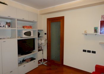 sala3.jpg - Four-room apartment Vico del Granaio 2, Genova (neighborhood Voltri) - photo 5