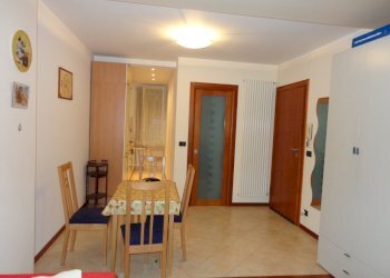 sala4.jpg - Four-room apartment Vico del Granaio 2, Genova (neighborhood Voltri) - photo 6