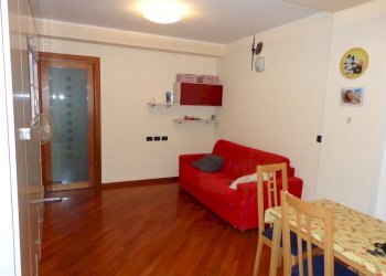 sala5.jpg - Four-room apartment Vico del Granaio 2, Genova (neighborhood Voltri) - photo 7