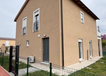 5e774cf4-8ebd-48b2-be9e-c316c22f052c.jpg - Appartamento Sarzana - foto 1