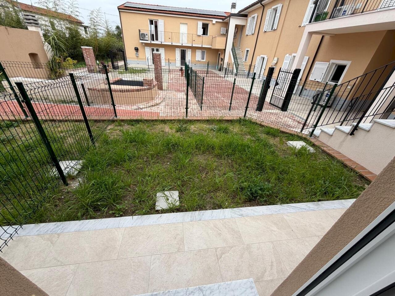 b590c21c-27ad-428a-8c66-8cde02cbb513.jpg - Appartamento Sarzana - foto 2