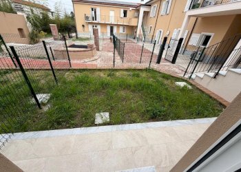 b590c21c-27ad-428a-8c66-8cde02cbb513.jpg - Appartamento Sarzana - foto 2