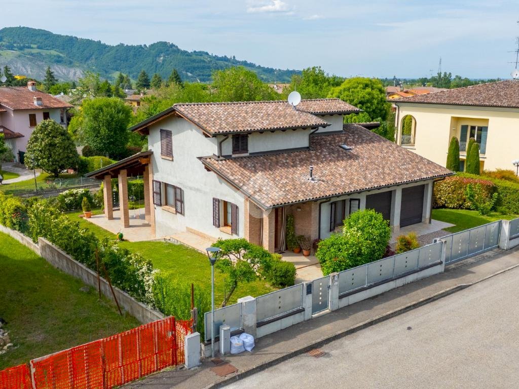 Villa Via Beatrice da Lorena, Canossa - foto 1
