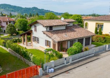 Villa Via Beatrice da Lorena, Canossa - foto 1