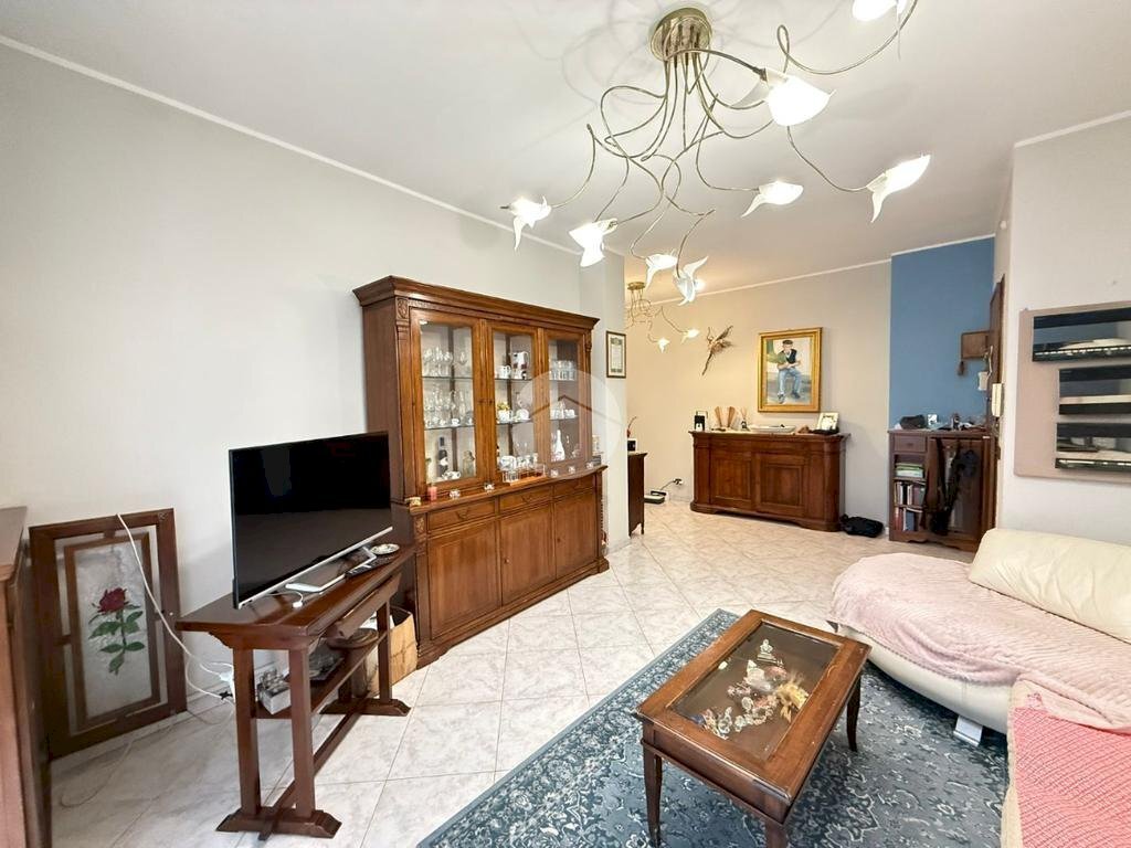 Three-room apartment Via Roma, Collegno - photo 1