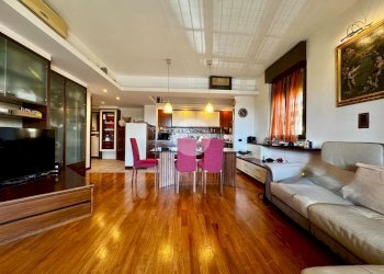 Three-room apartment via don puglisi, Peschiera Borromeo - photo 1