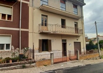 Foto 1 - Stabile - Palazzo via della stazione
 
167, Priverno - foto 1