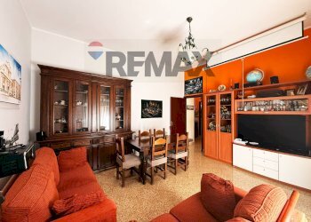 Sala da pranzo - Four-room apartment Via Patti
 
31, Palermo - photo 1